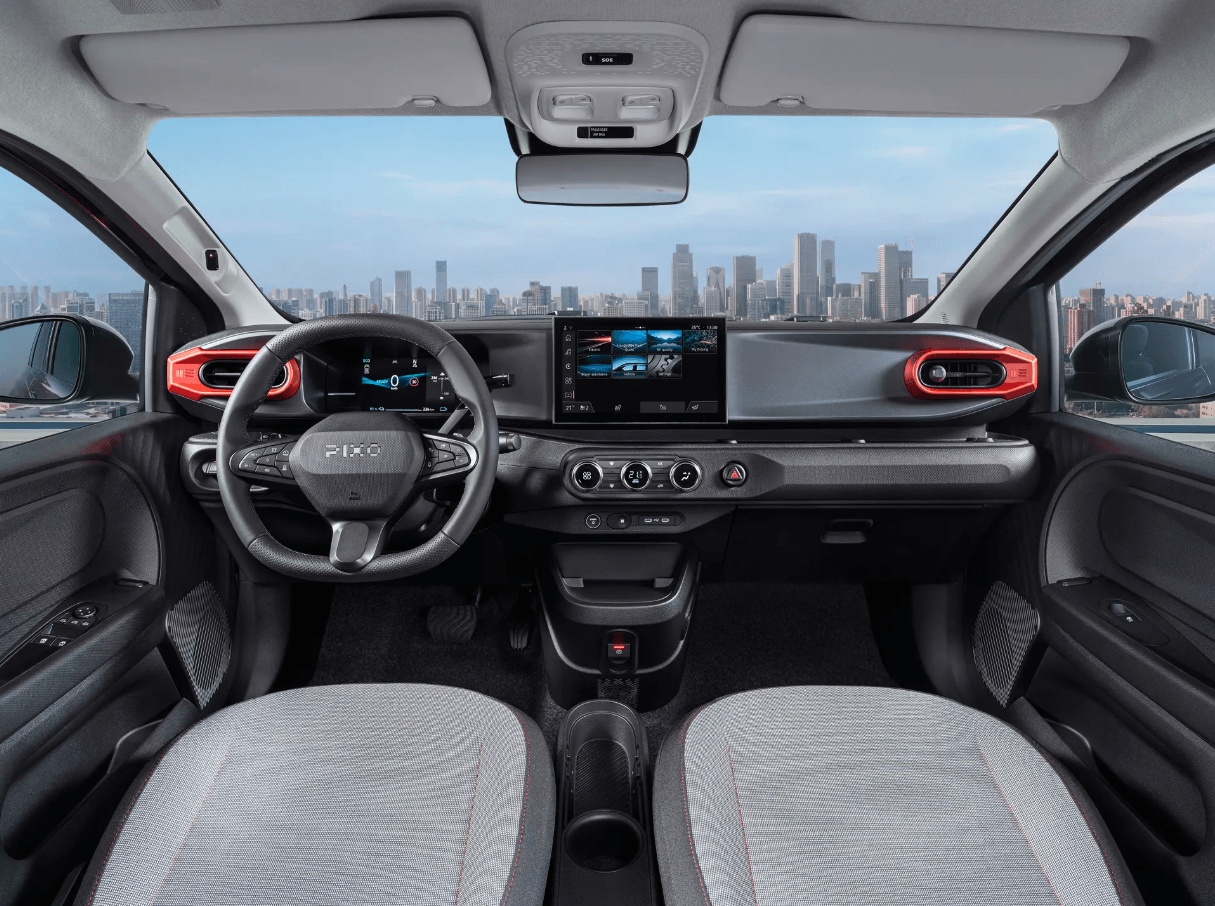 nya nissan pixo insida modern inredning. elbil med inte så mycket knappar.