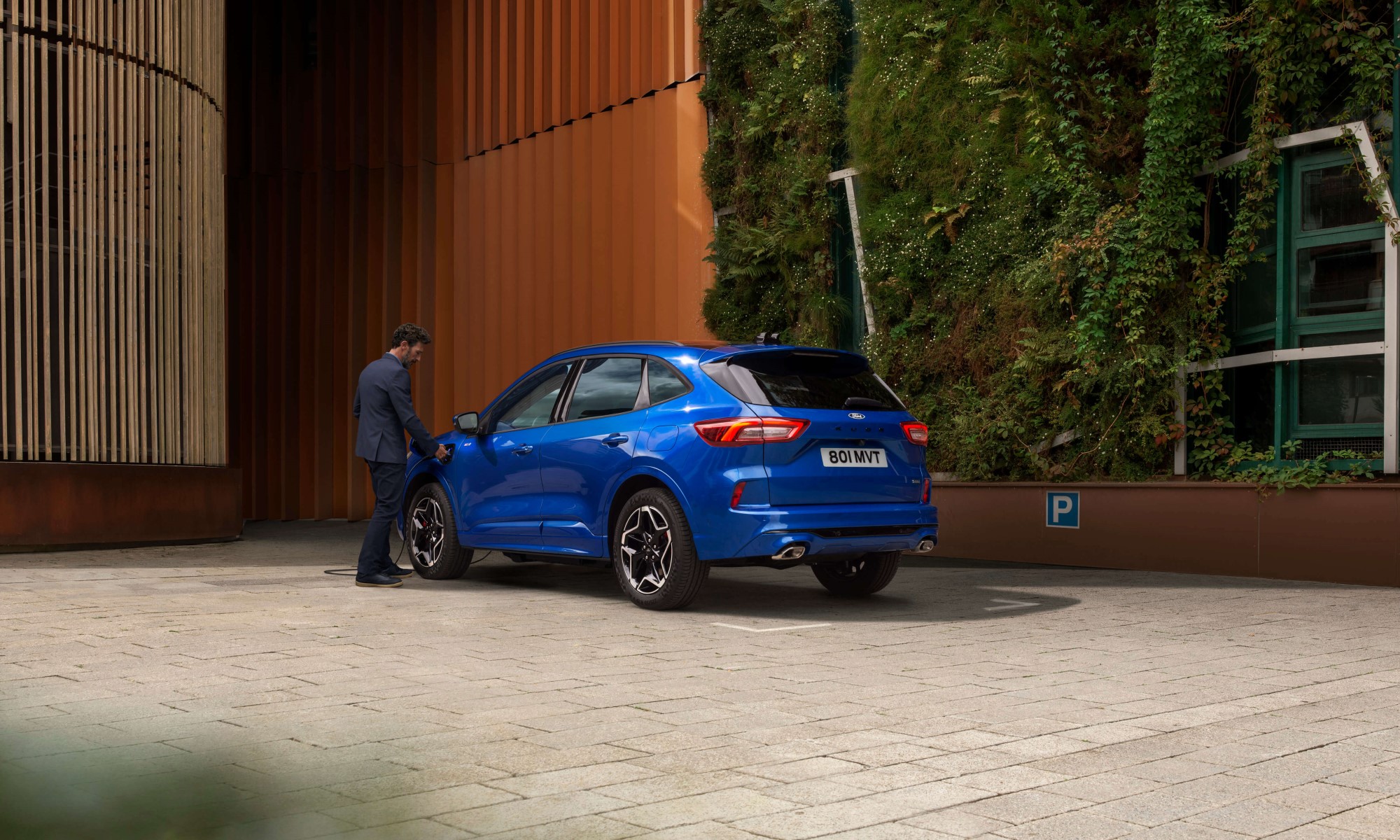 bensinbil ford kuga laddhybrid plug in